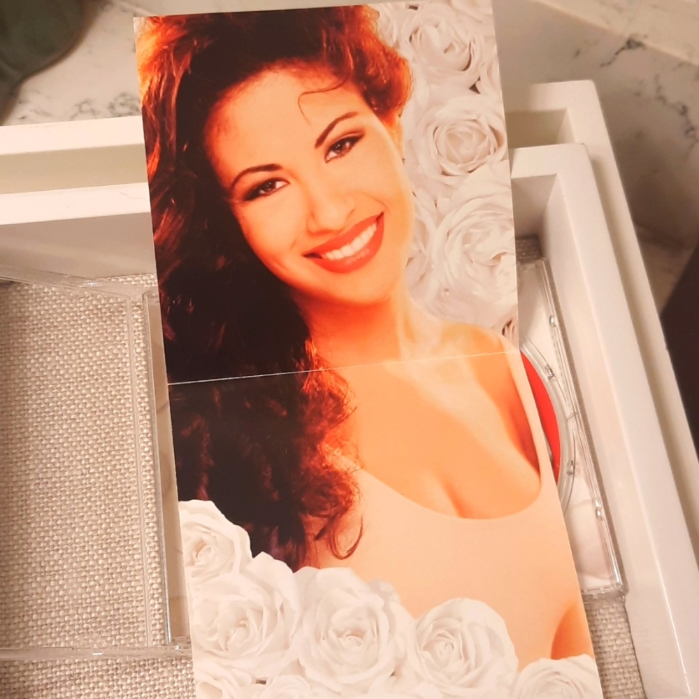 Selena CD - Picture 6 of 9
